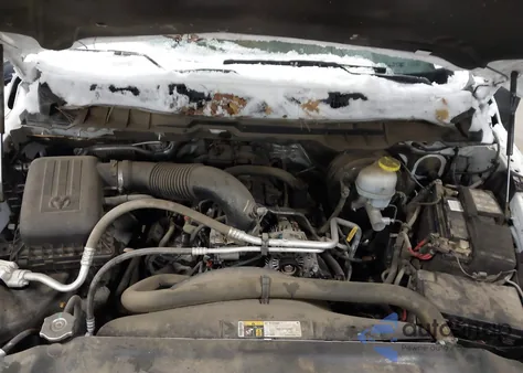 2021 Ram 1500 Classic Tradesman 4X4 6'4 Box z USA, uszkodzony, nr VIN 1C6RR7FT5MS536791